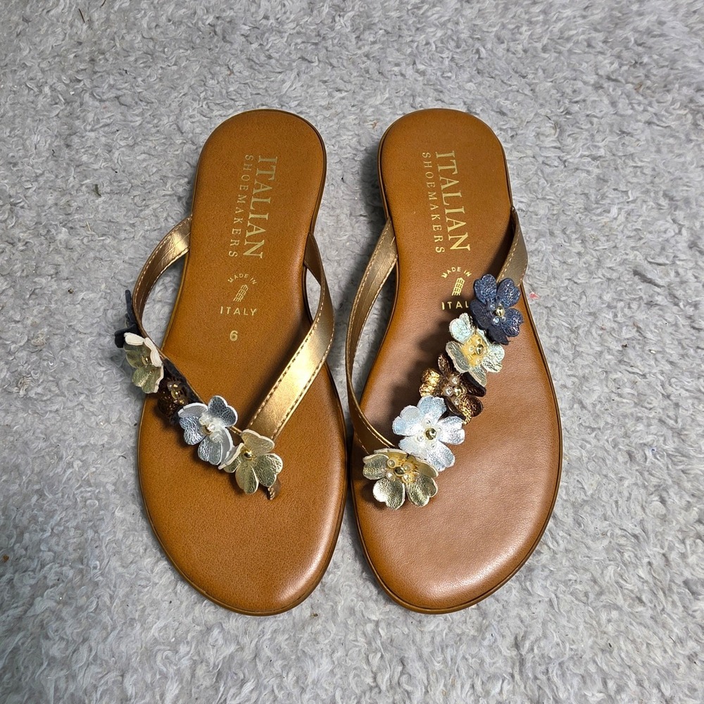 Italian Shoemakers Sandals Gold 3D Flowers Floral Thong Womens 6 NEW